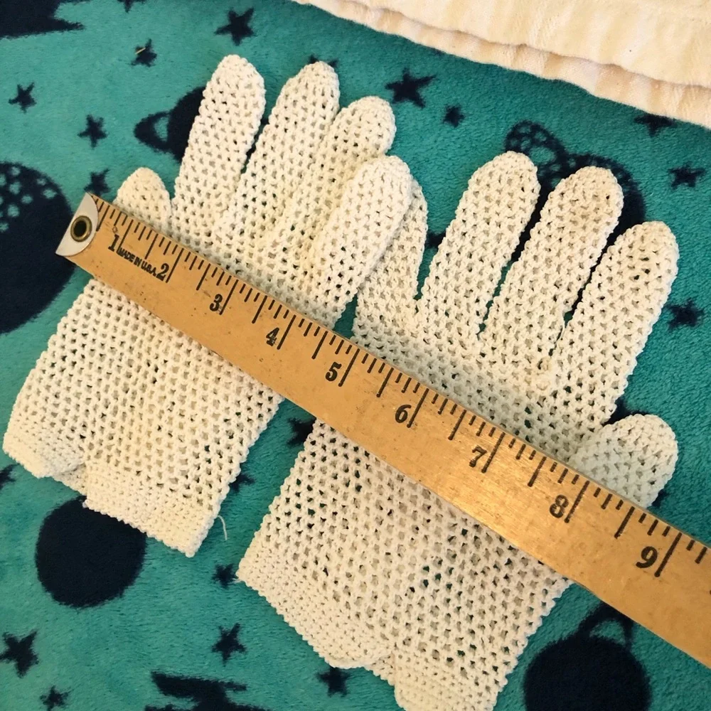VTG cotton crochet creme gloves best fits small to medium size hands